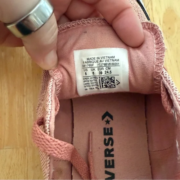 Pink Converse - Picture 6 of 7